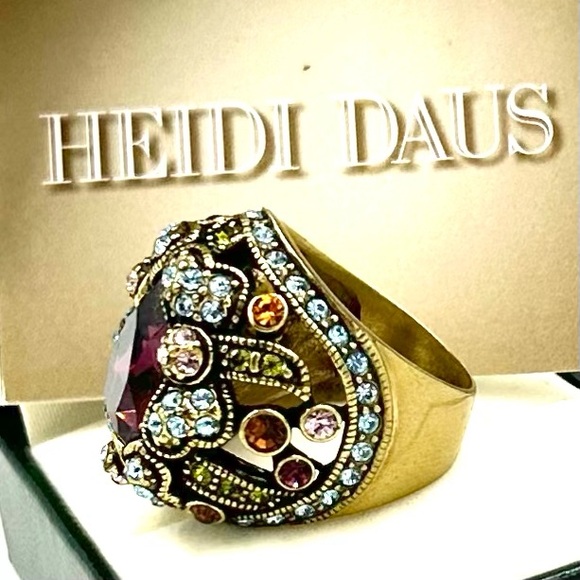 Heidi Daus Confection Statement Ring Size 7 Amethyst Swarovski Crystal Cocktail - Picture 7 of 11